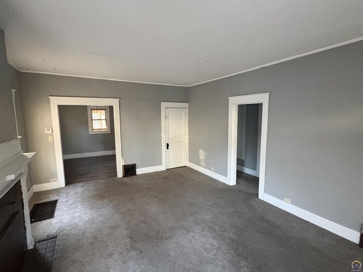 Property Photo:  1415 Neosho St  KS 66801 