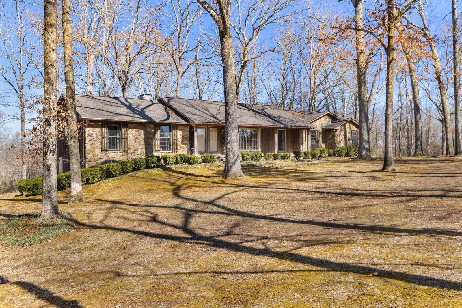 Property Photo:  255 Co Rd 282  AL 35633 - FLORENCE 