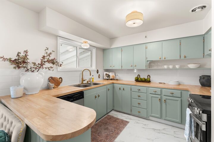 Property Photo: 712 E Kiernan Ave WA 99207