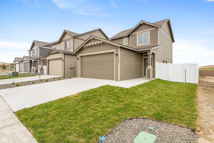 Property Photo:  7632 Grapevine Ct  WA 99353 