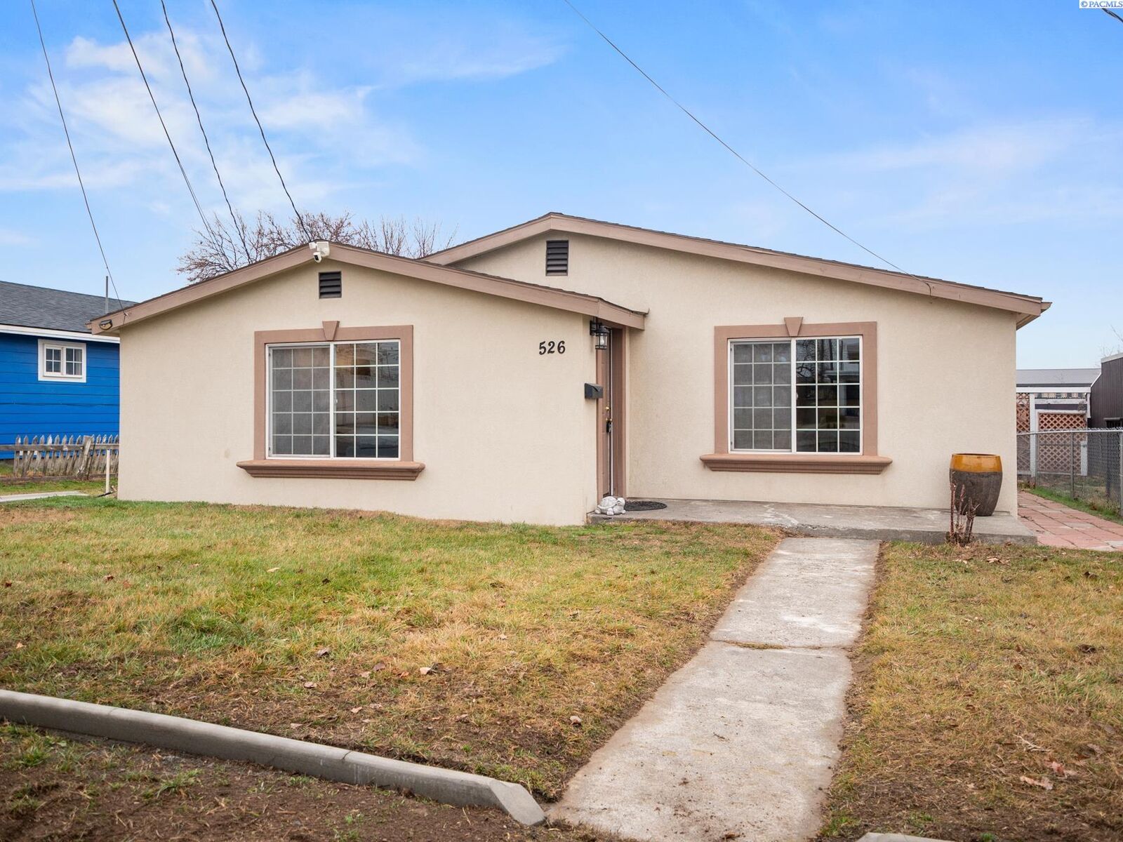 Property Photo: 526 W Entiat Ave WA 99336