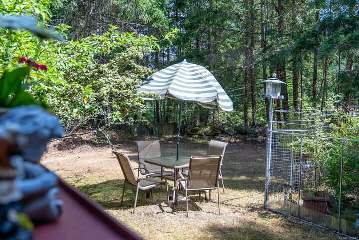 Property Photo: 2611 Gunwhale Rd BC V0N 2M2