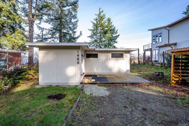 Property Photo: 1426 Wilkinson Rd BC V9M 4B3
