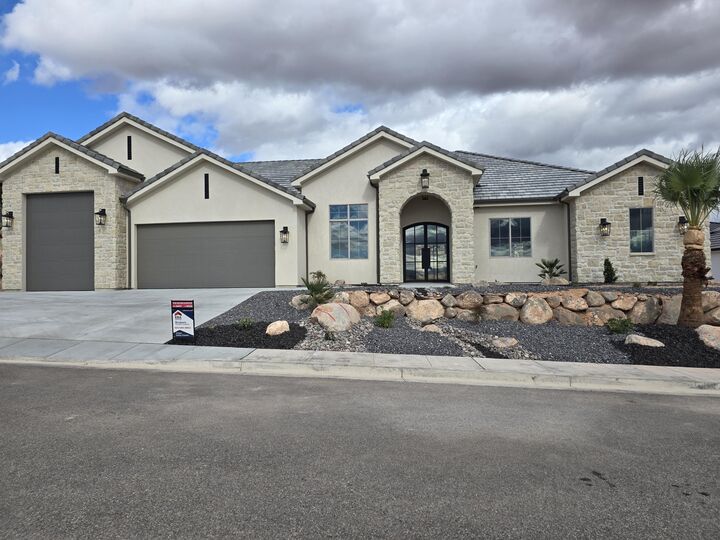 Property Photo:  738 W Sunny Ledge Dr  UT 84780 