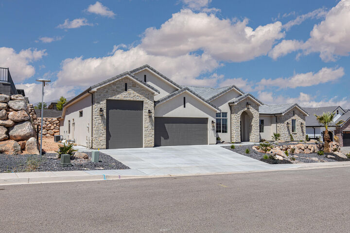 Property Photo:  738 W Sunny Ledge Dr  UT 84780 