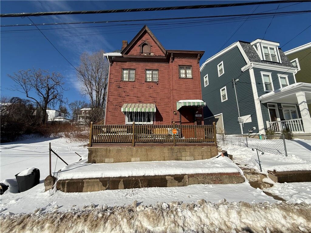 Property Photo:  715 Eureka St  PA 15210 