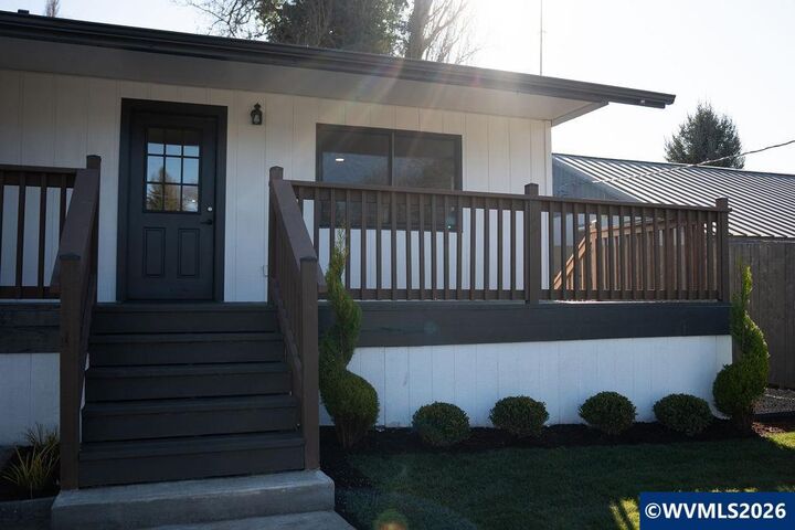 Property Photo:  4454 York Av NE  OR 97305 