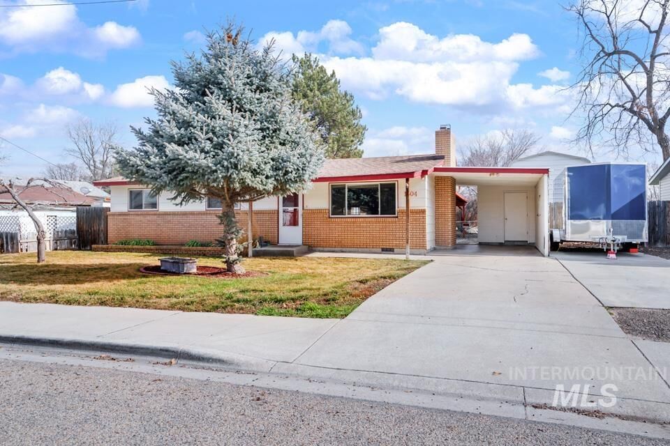Property Photo:  1304 S Holly Street  ID 83686 