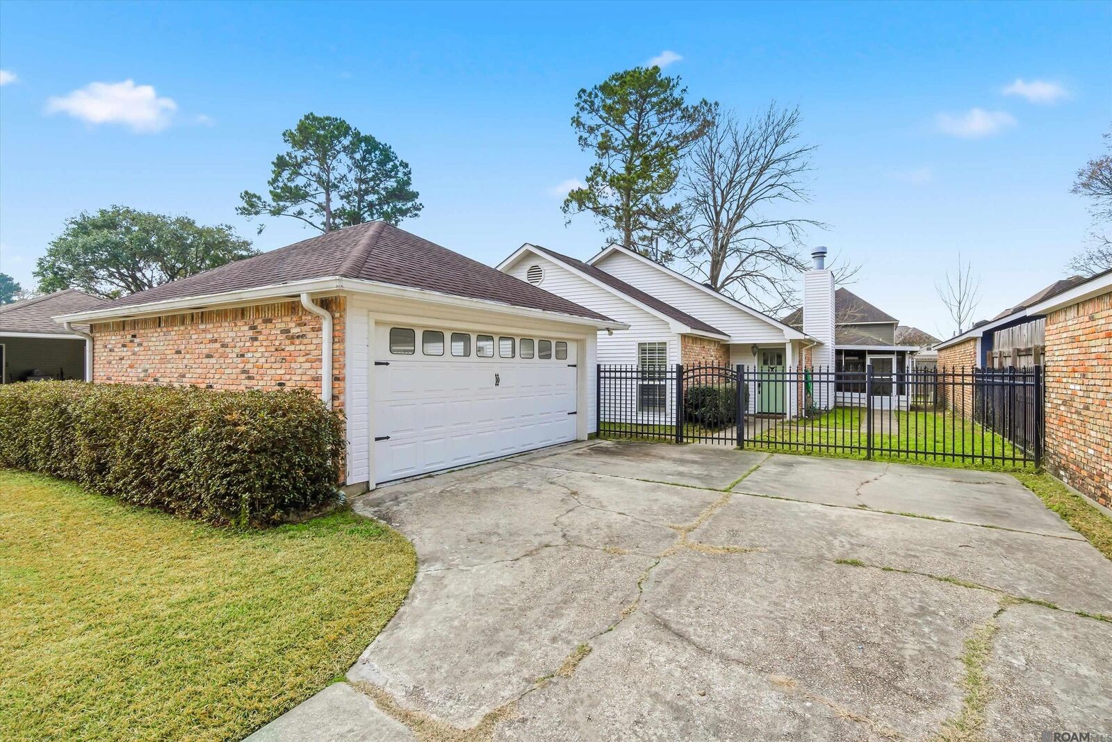 Property Photo:  1462 W Fairview Dr  LA 70816 