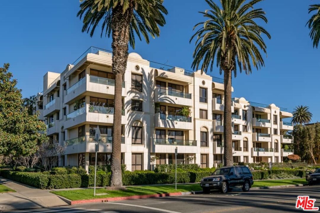Property Photo:  701 Ocean Ave  CA 90402 