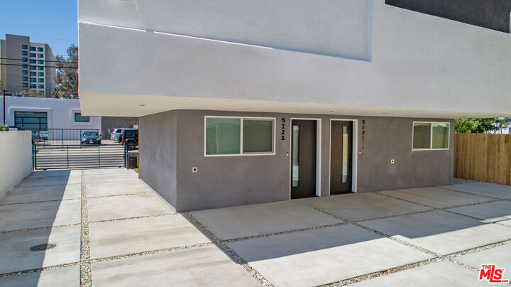 Property Photo:  5221 Cleon Ave  CA 91601 