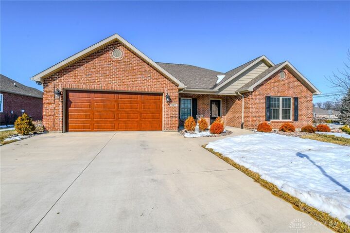 Property Photo: 607 W Bentley Circle OH 45373