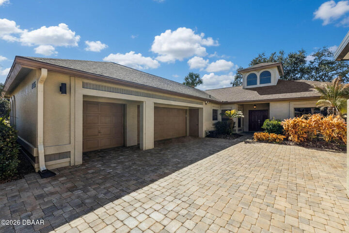 Property Photo: 1995 Royal Saint George Court FL 32128