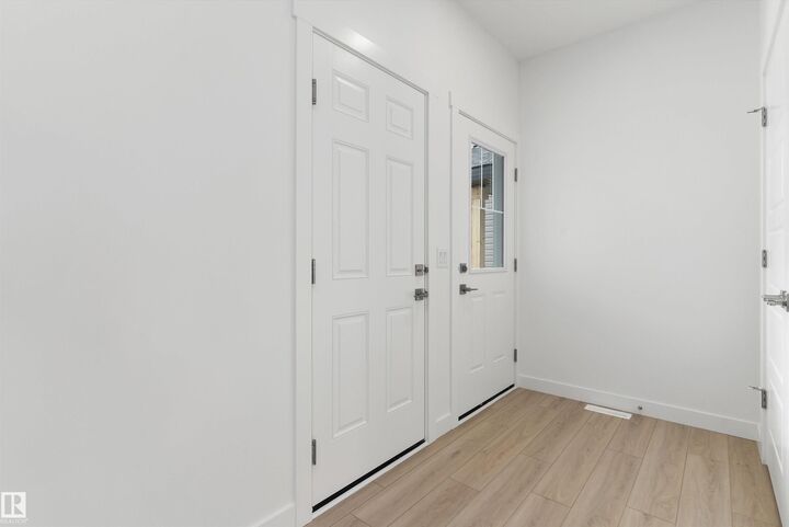 Property Photo:  922 18 Avenue NW  AB T6T 2X4 