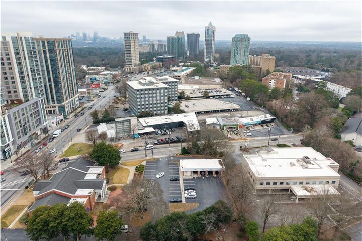 Property Photo:  3040 Peachtree Road NW 1513  GA 30305 