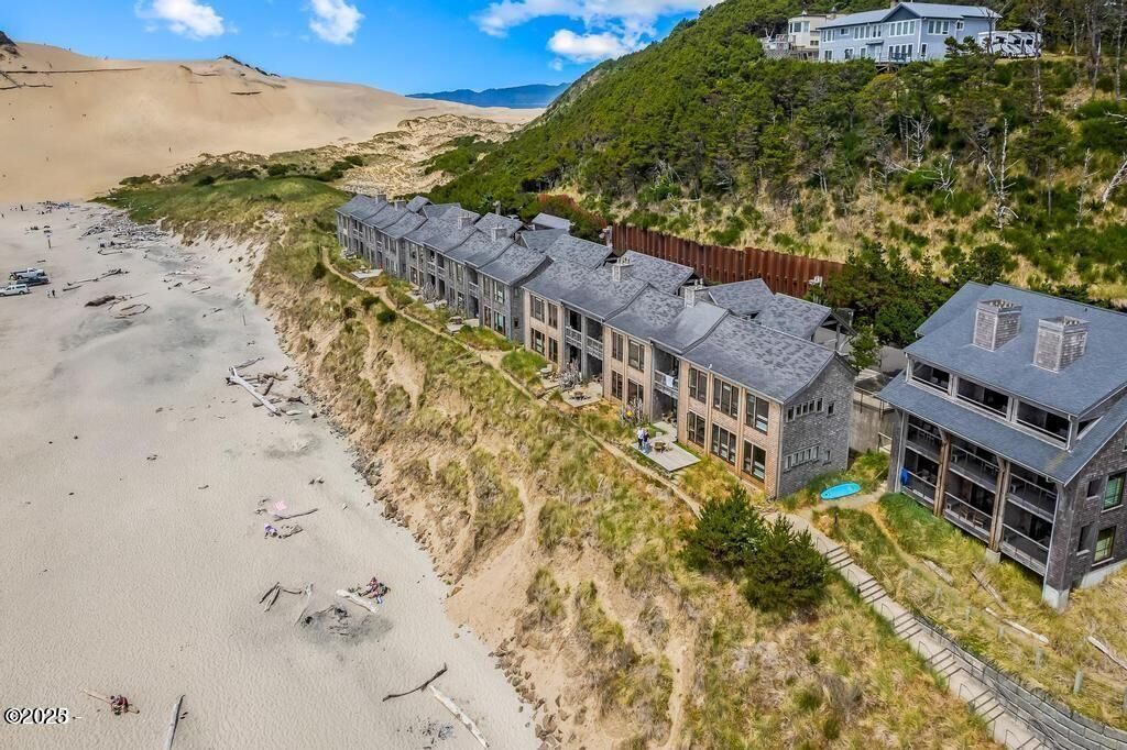 Property Photo: 33000 Cape Kiwanda Dr. Unit 13 Weeks 37,38,43 OR 97135