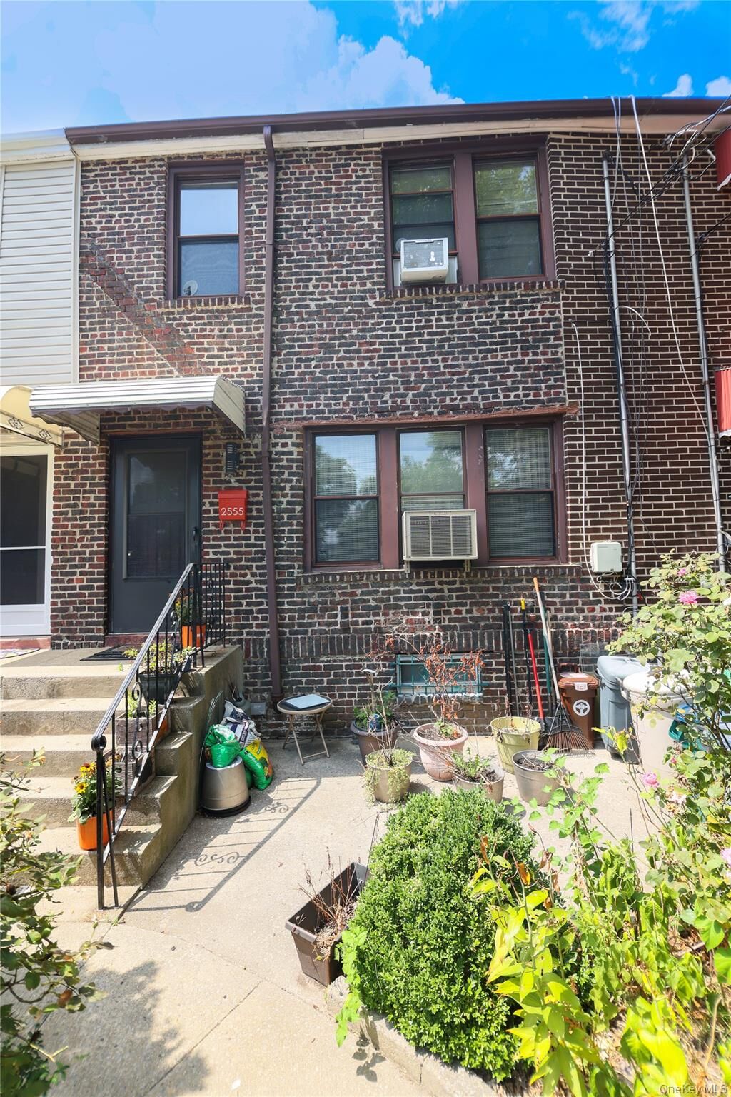Property Photo:  2555 Westervelt Avenue  NY 10469 