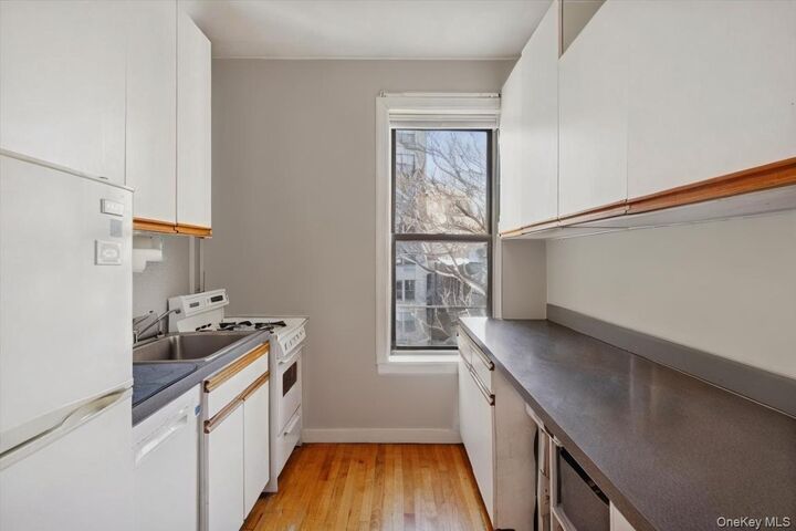 Property Photo:  205 W 103rd Street 6C  NY 10025 