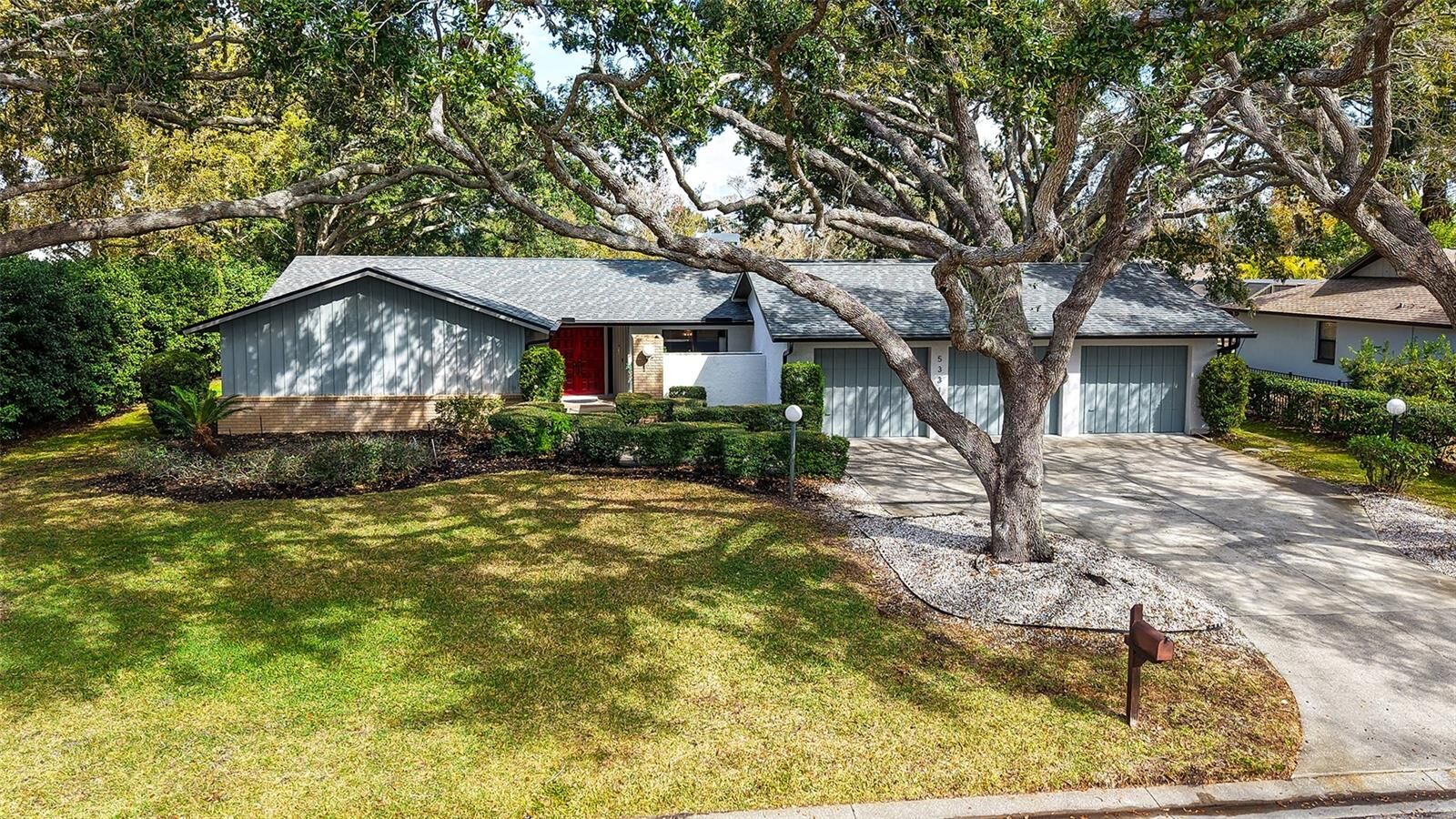 Property Photo: 5331 Dominica Circle FL 34233