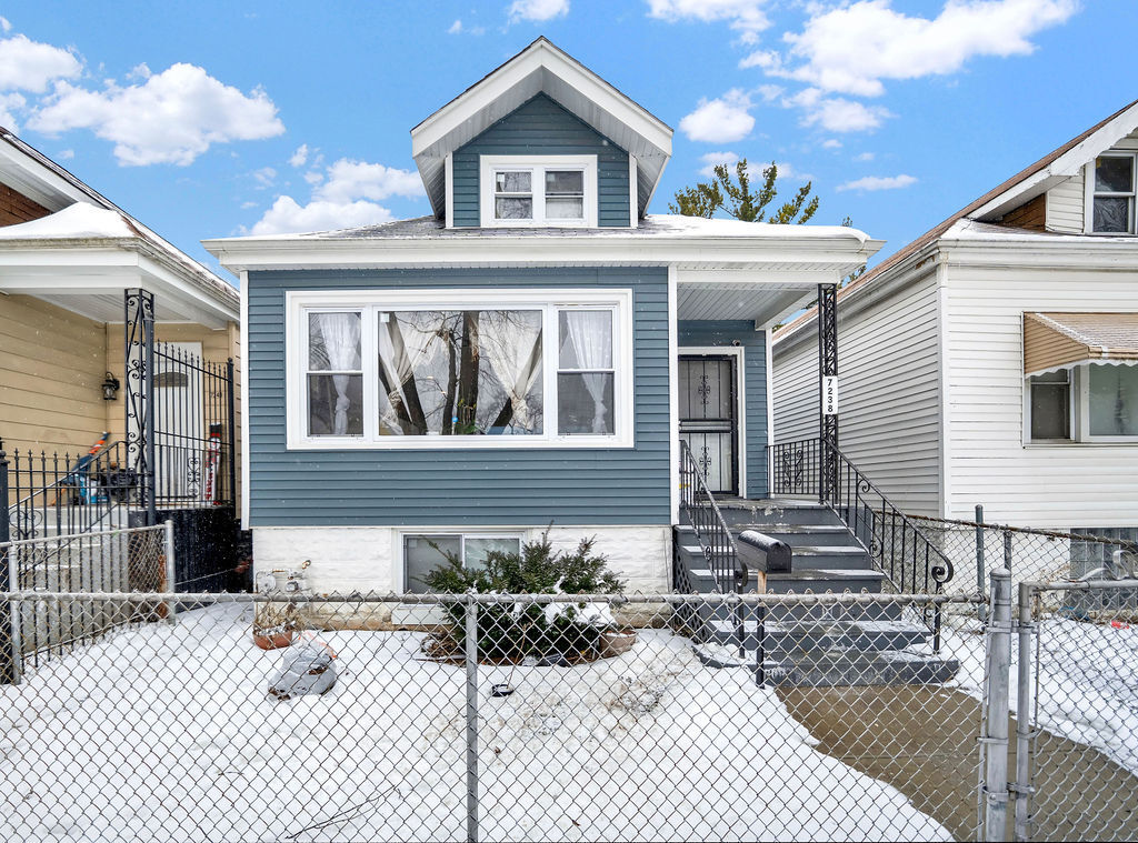 Property Photo:  7238 S Paulina Street  IL 60636 
