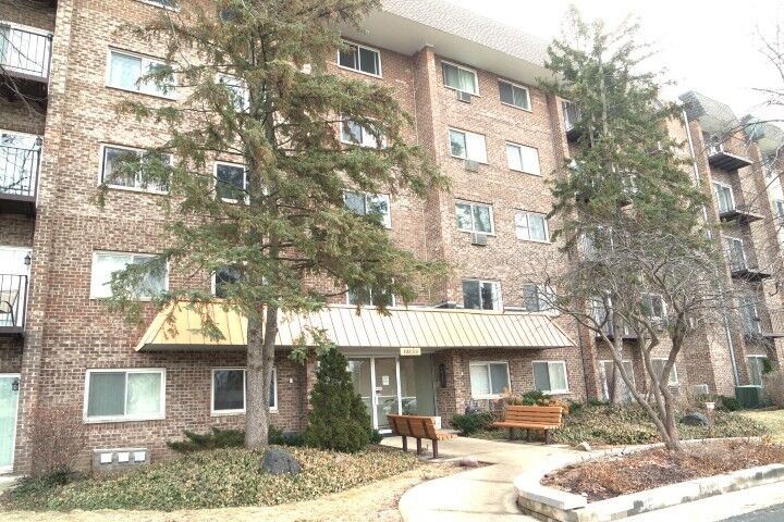 Property Photo:  10353 Dearlove Road 5E  IL 60025 