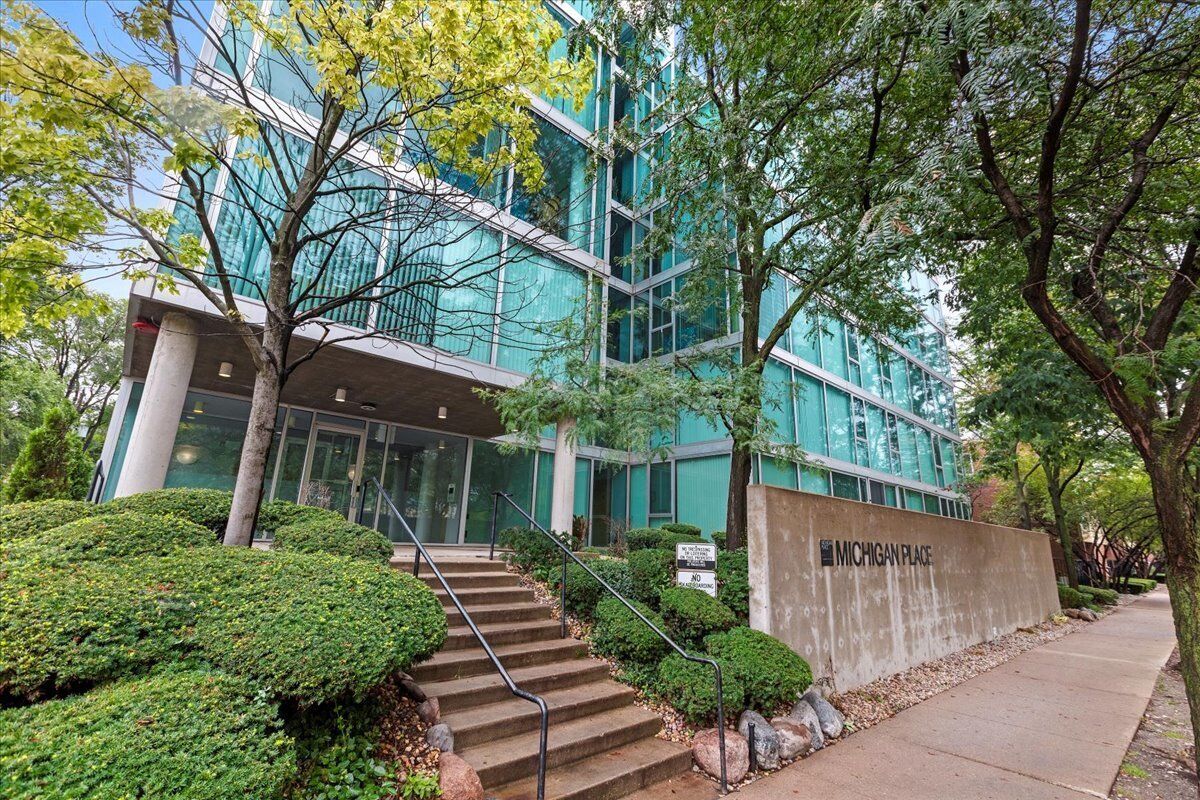 Property Photo:  3115 S Michigan Avenue 301  IL 60616 