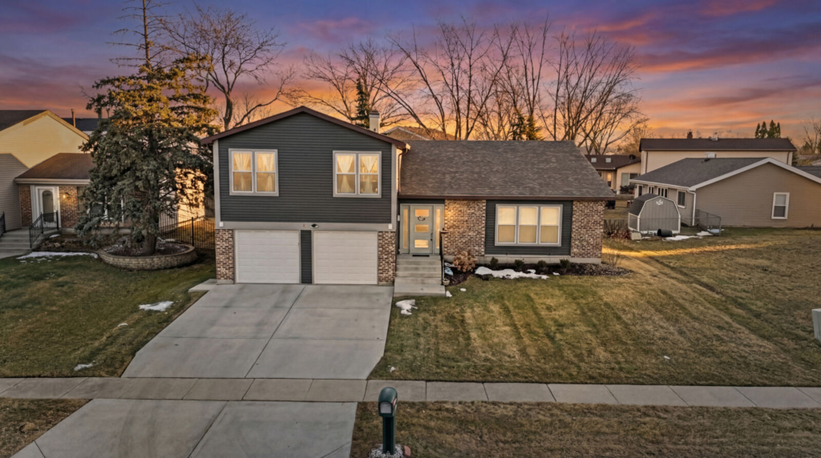 Property Photo:  51 W Stevenson Drive  IL 60139 