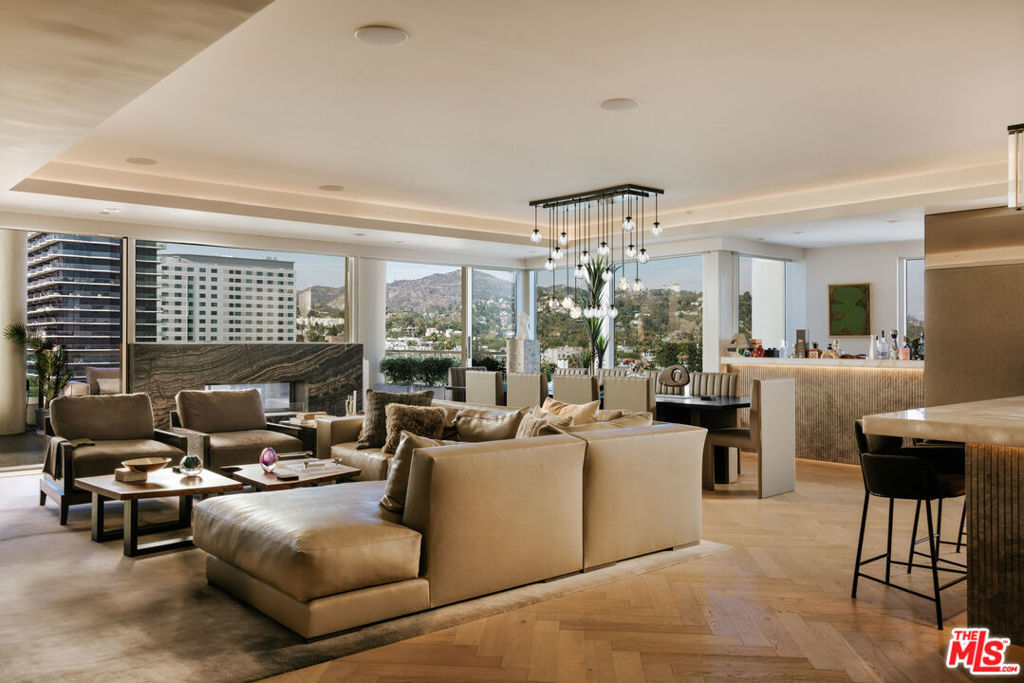 Property Photo:  6250 Hollywood Boulevard 14A  CA 90028 