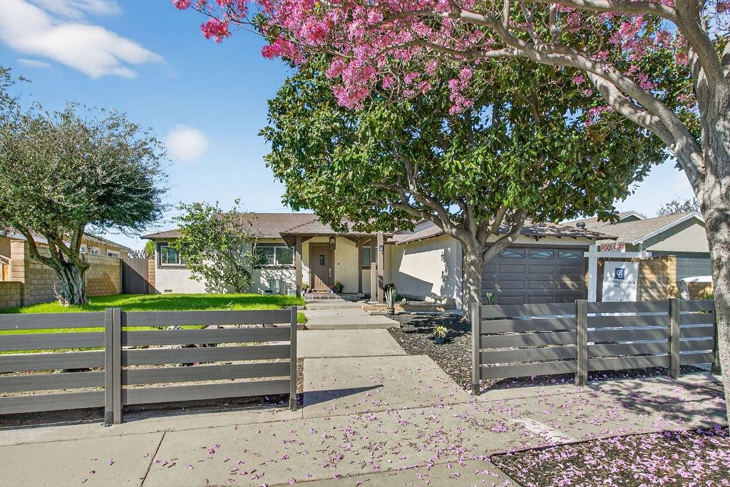 Property Photo: 2610 N Deodar CA 92705