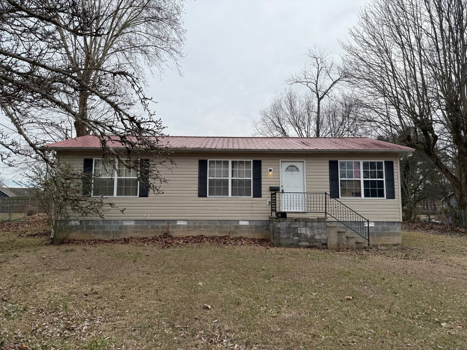 Property Photo: 605 Circle Dr TN 37388