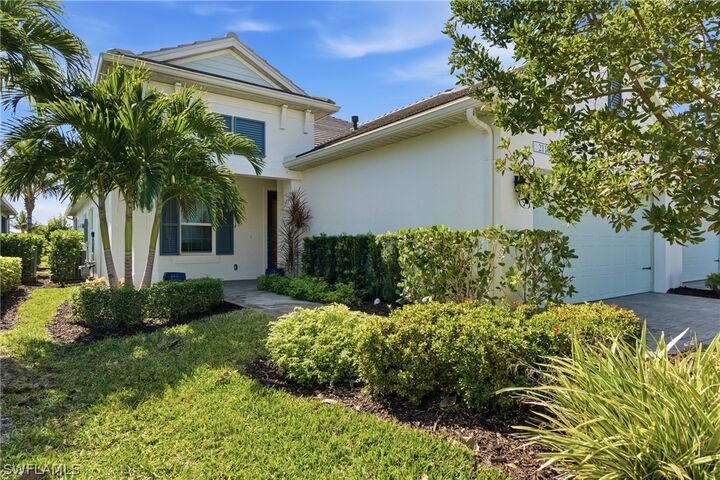 Property Photo:  2118 Marquesa Circle  FL 34112 