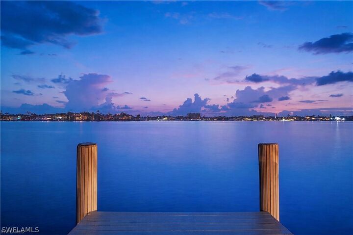 Property Photo:  1535 Dolphin Lane  FL 34102 