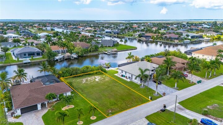 Property Photo: 2848 SW 26th Place FL 33914