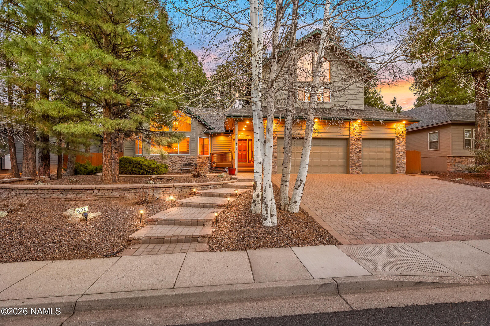 Property Photo:  806 N Lone Oak Way  AZ 86003 