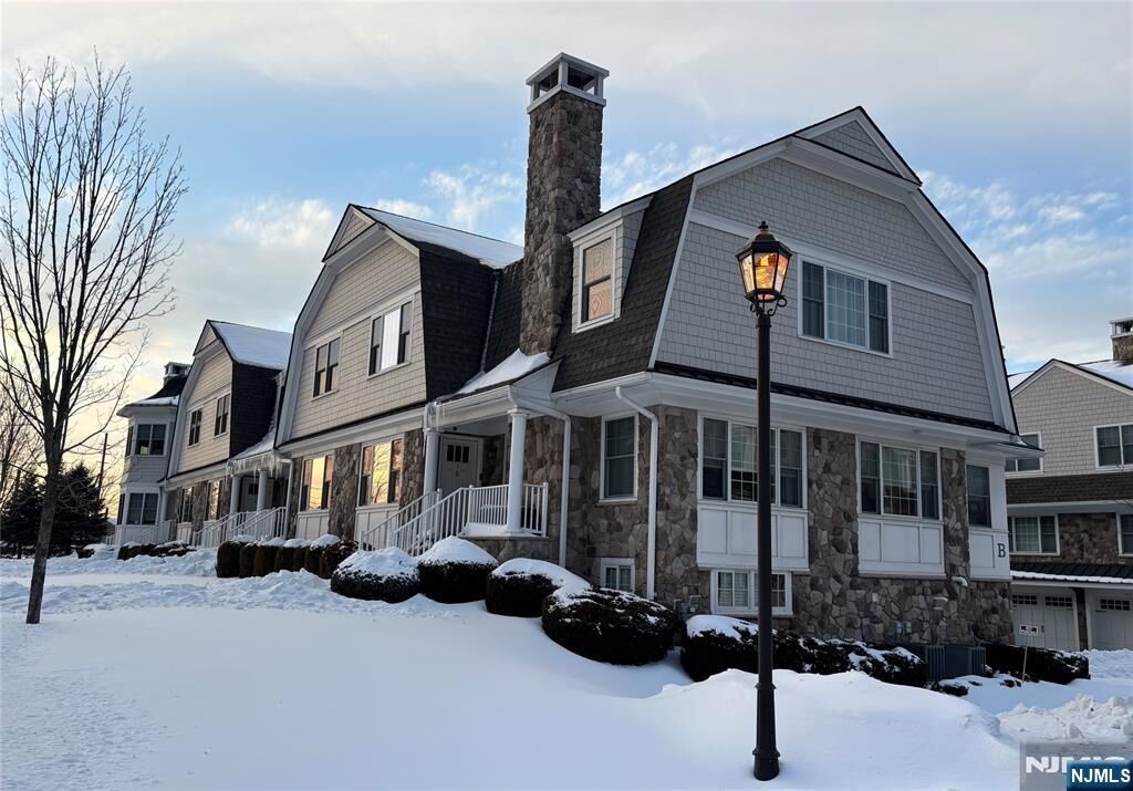 Property Photo:  4B Foley Square  NJ 07974 