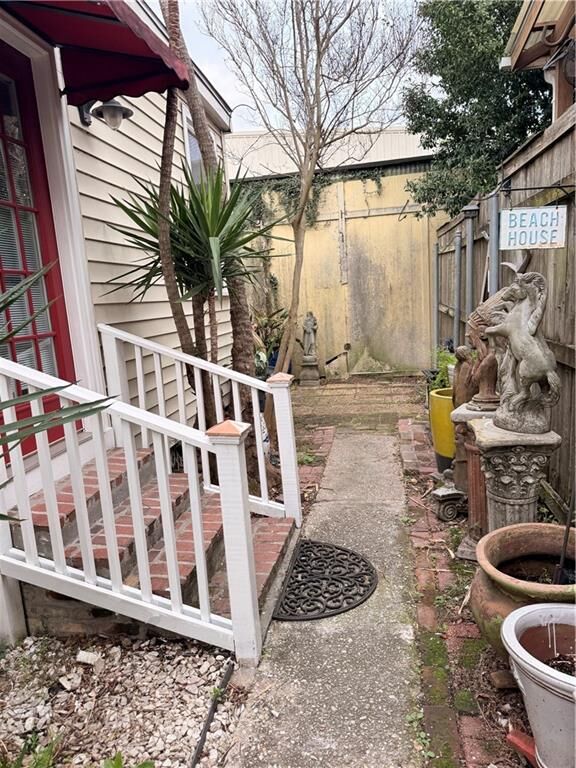 Property Photo: 611 Lyons Street LA 70115