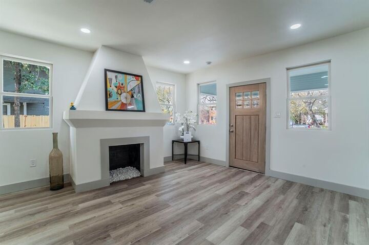 Property Photo: 5914 Victor Street TX 75214