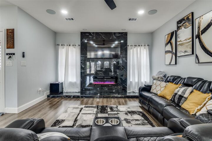 Property Photo:  719 Meadowbrooke Circle  TX 75137 