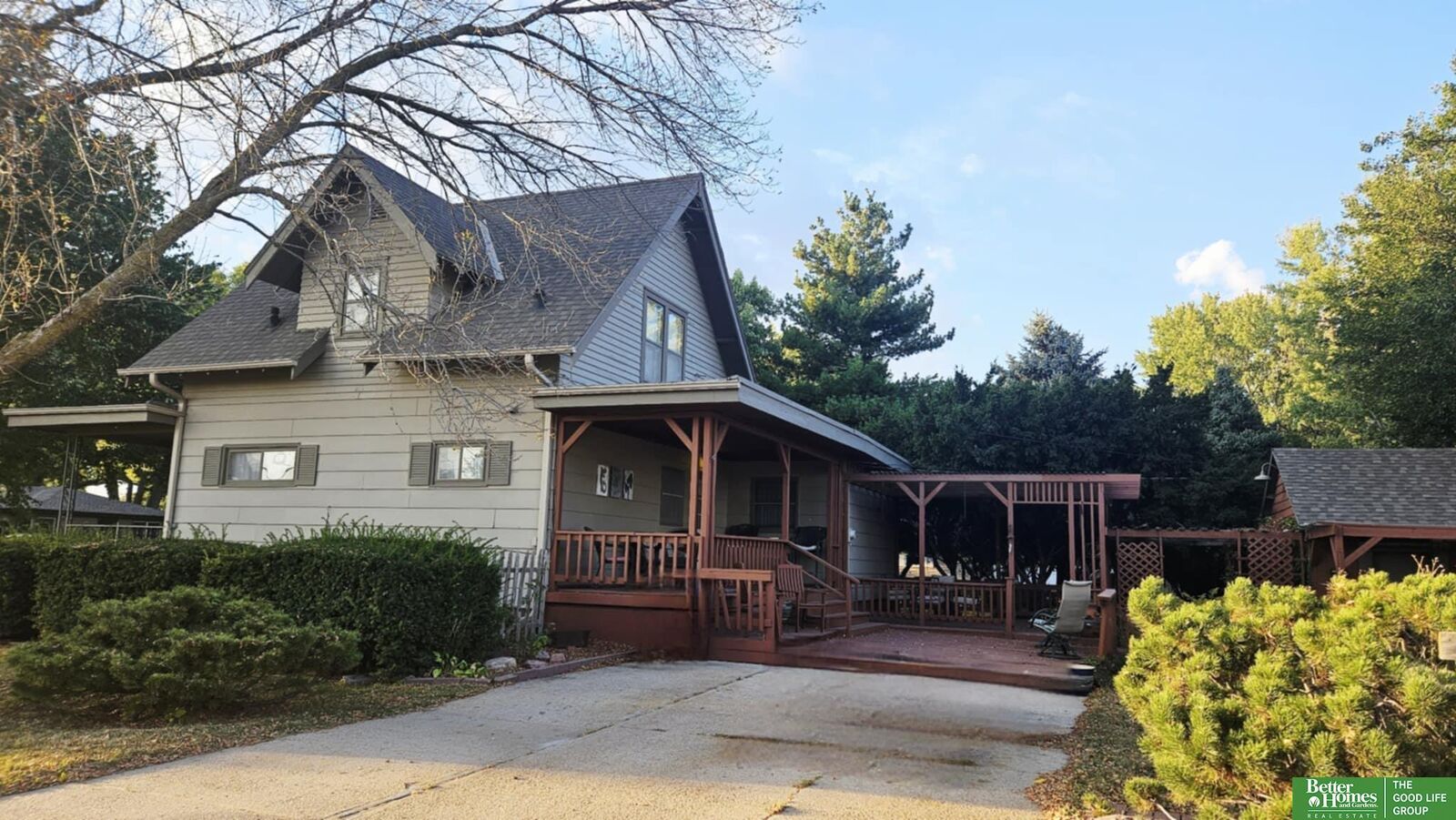 Property Photo: 927 S Hutchins Avenue NE 68467