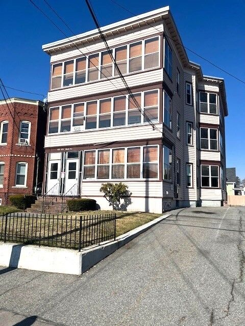 Property Photo:  102-104 Fourth Ave. 2R  MA 01854 