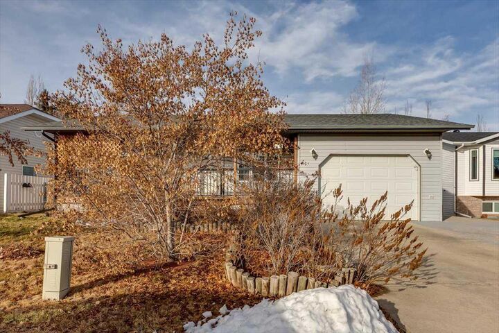 Property Photo: 6110 38 Avenue AB T0C 2L1