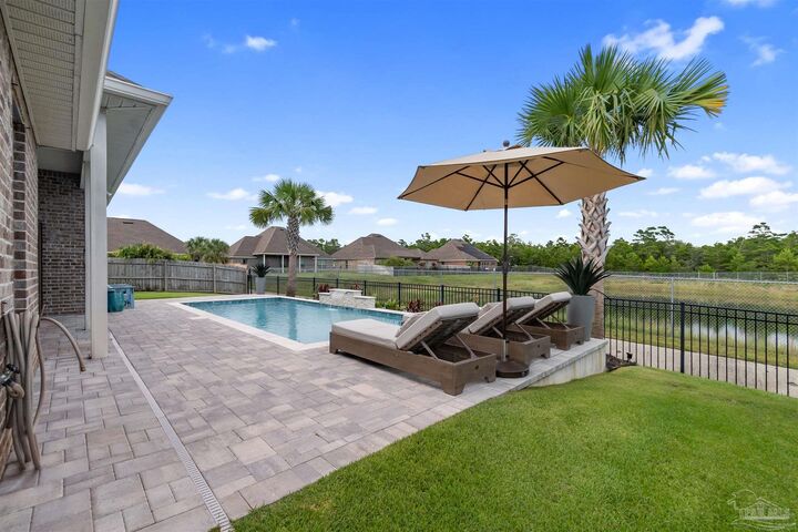 Property Photo: 4807 Foxtail Palm Dr FL 32563