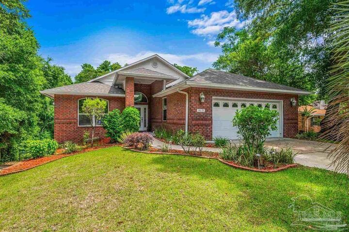 Property Photo:  4610 Peacock Dr  FL 32504 