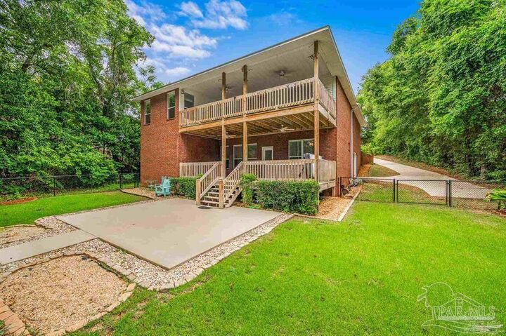 Property Photo: 4610 Peacock Dr FL 32504