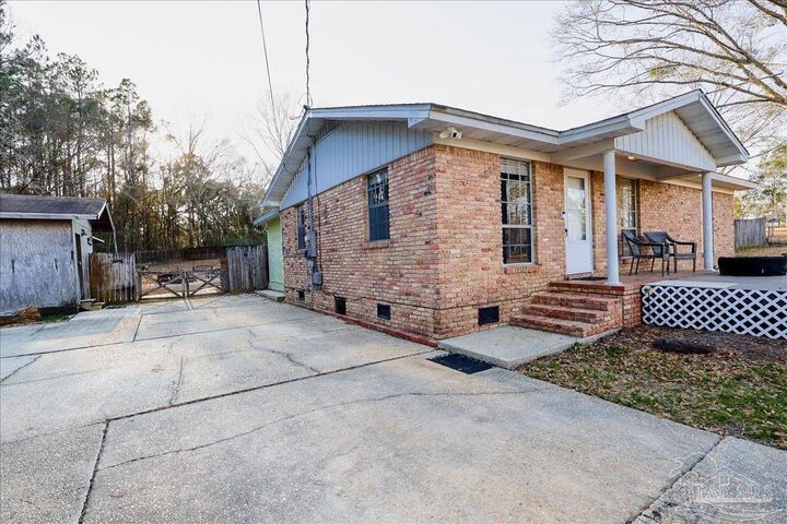 Property Photo:  1551 Sunny Ridge Ln  FL 32533 