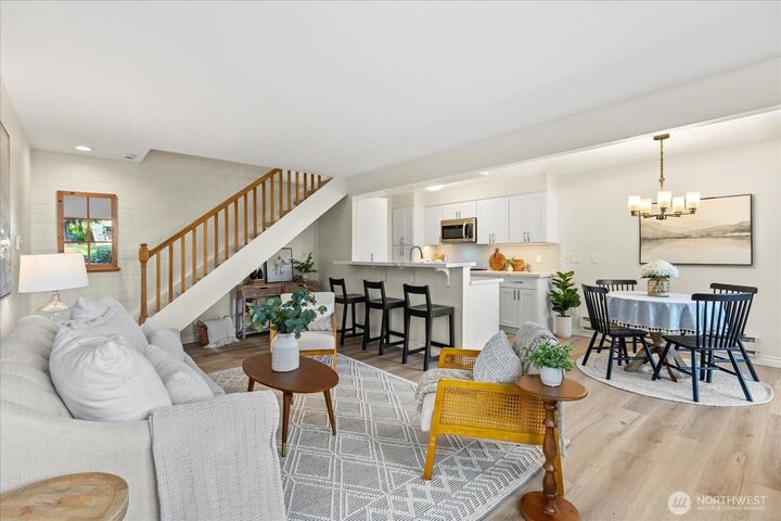 Property Photo:  410  214th Street SW B  WA 98021 