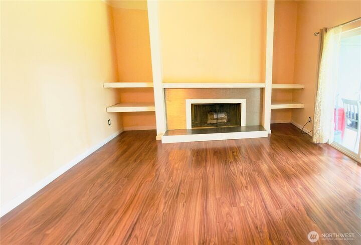 Property Photo:  4717 W Lake Sammamish Pkwy  SE C305  WA 98027 