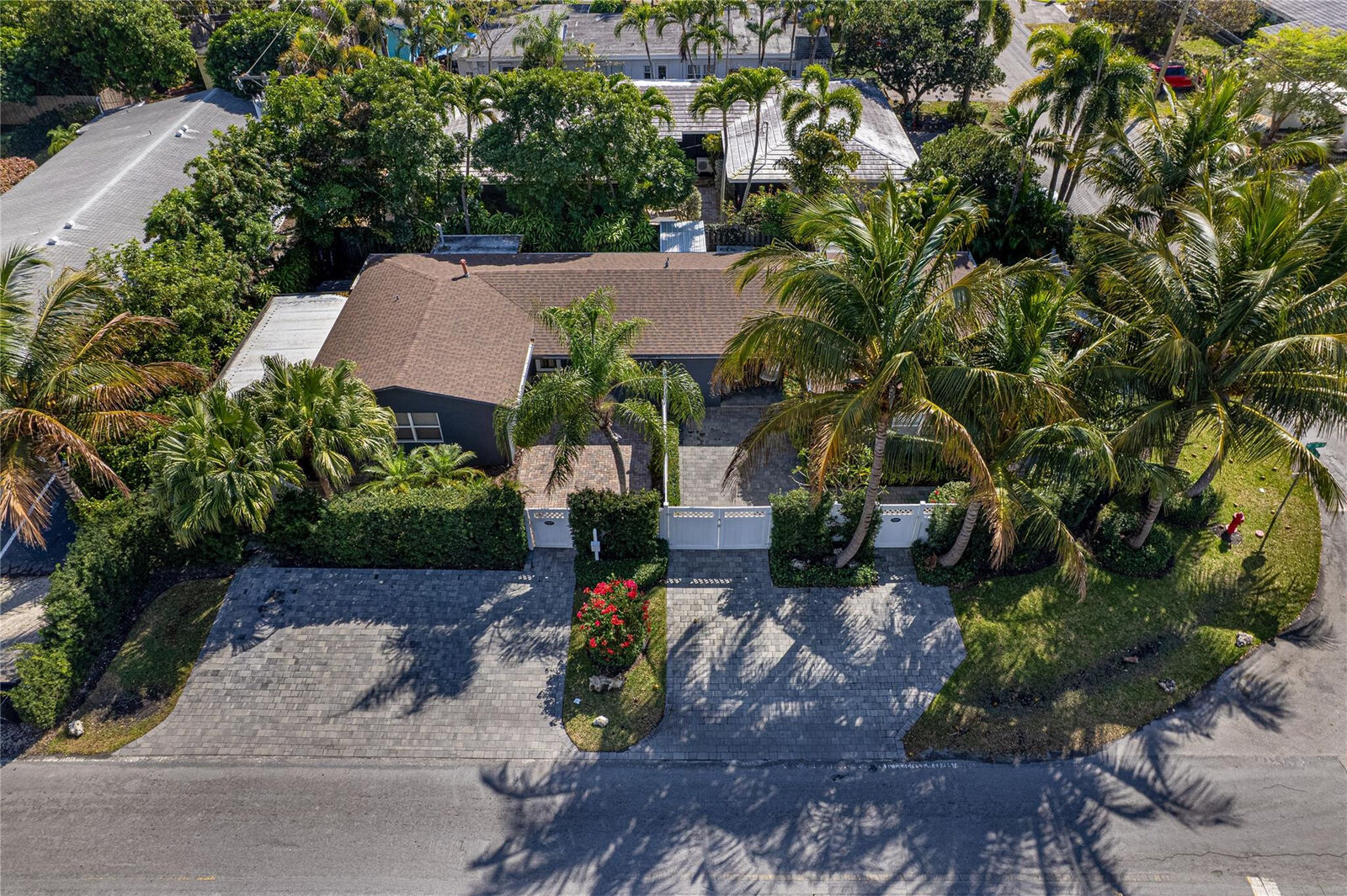 Property Photo: 2000 NE 18th Street FL 33305