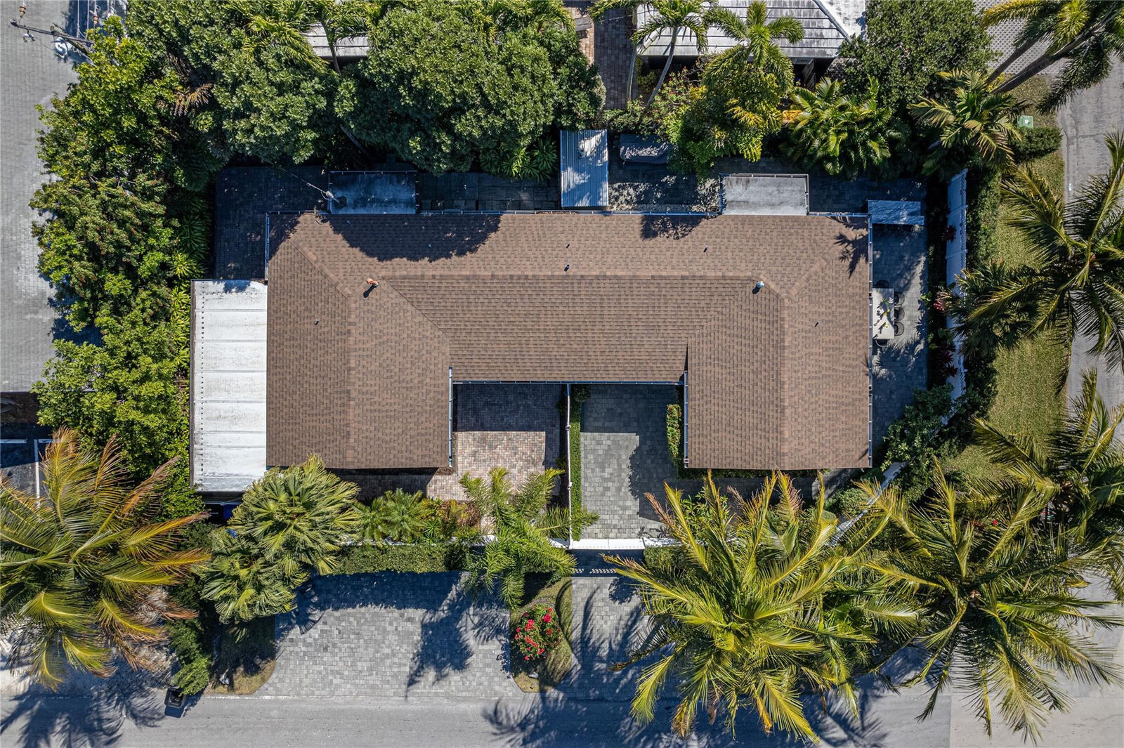 Property Photo: 2000 NE 18th Street FL 33305