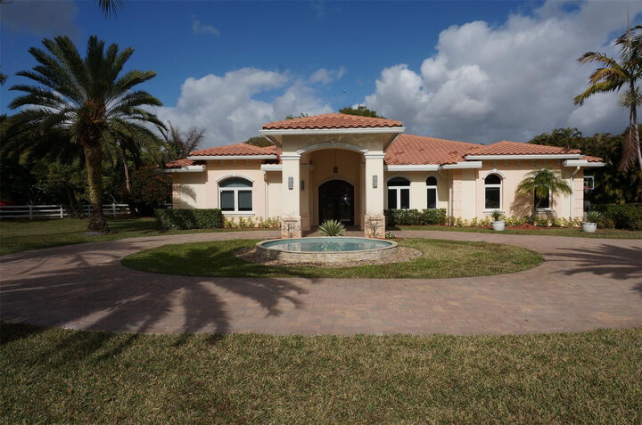 Property Photo:  650 E Rambling Drive  FL 33414 